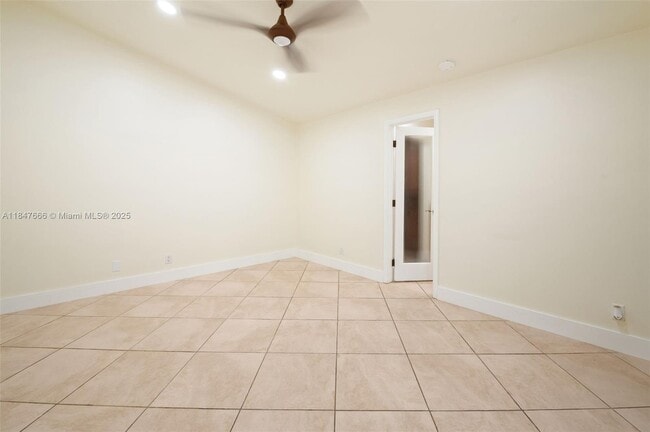 Building Photo - 2158 Baton Rouge