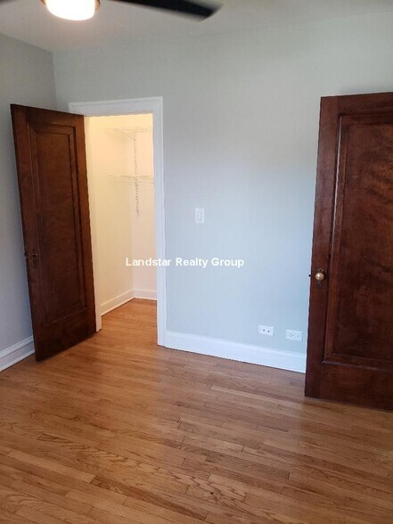 Building Photo - 5544 W Leland Ave