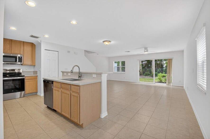 Building Photo - 16206 Sierra Palms Dr