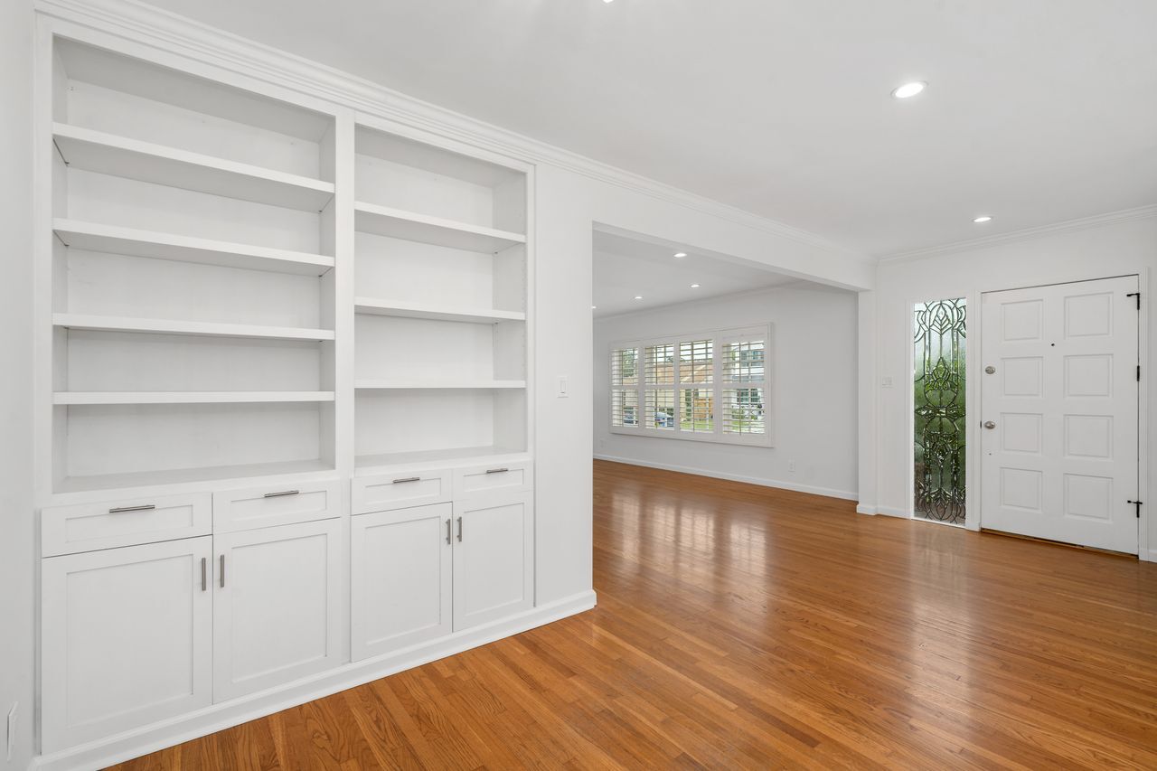 Building Photo - 7901 Westlawn Ave