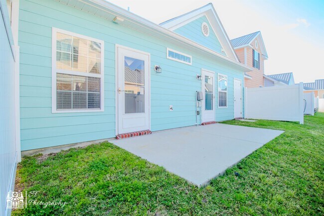 Building Photo - 605 Surfsong Way