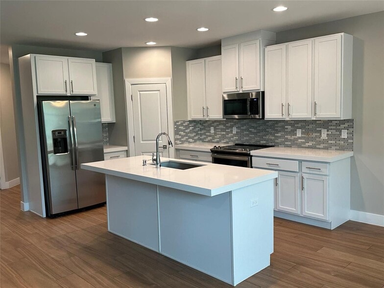 Building Photo - 4507 E Aqua Bella Ln