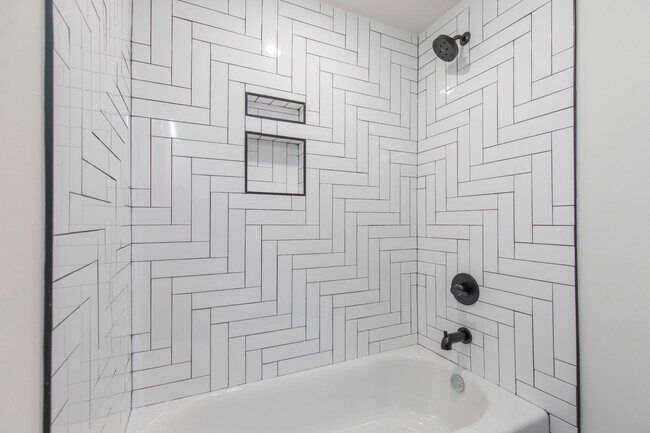 Building Photo - 810 W Norris St