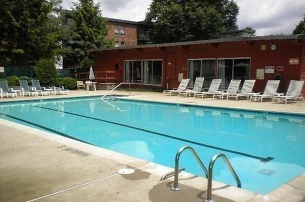 Building Photo - 44 Broadlawn Dr