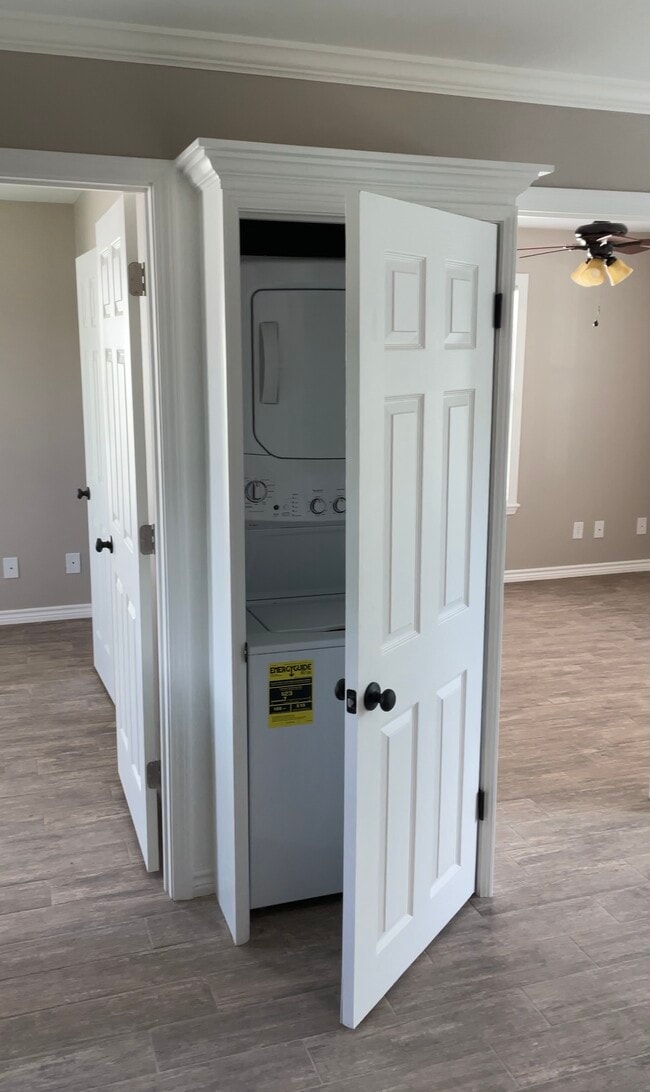 Washer/Dryer - 2313 Tuam St