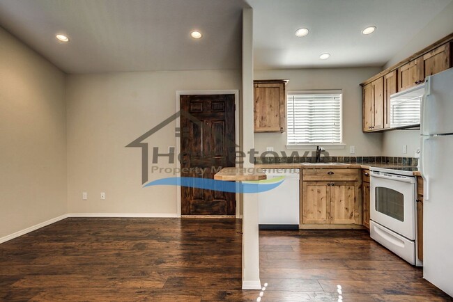 Building Photo - Beautiful 1 Bed 1 Bath Cottage Centrally L...