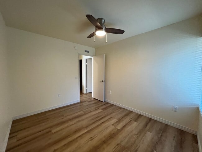 Building Photo - Upgraded, 2BD/2BA in Park Place: 1 Car Gar...