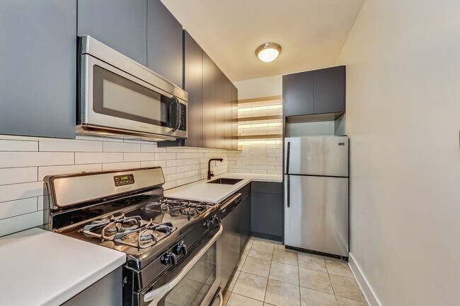 Building Photo - Stylish 1 Bedroom Condo in Foggy Bottom!