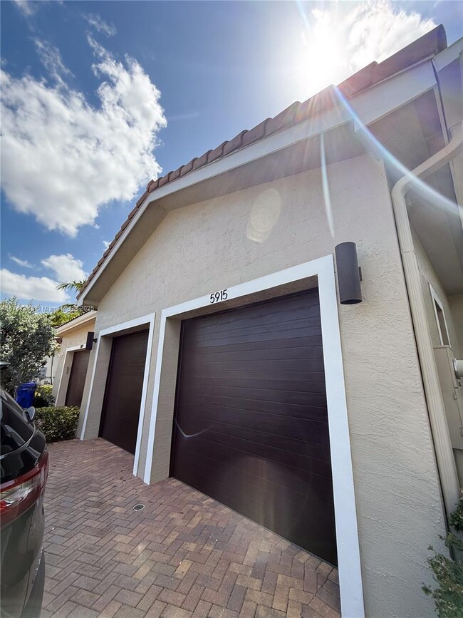 Building Photo - 5915 Brookfield Cir