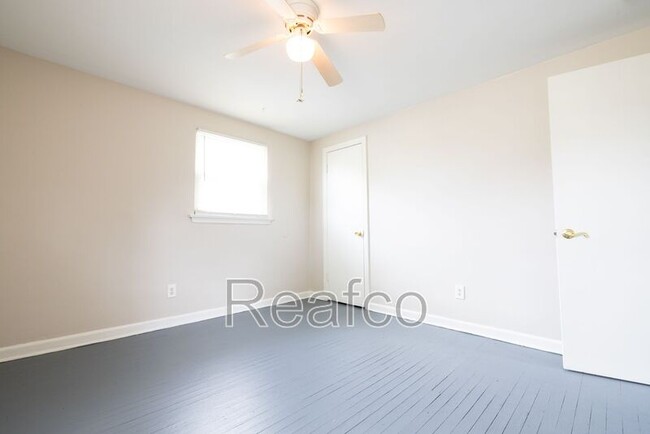 Building Photo - 2818 Vanderberg Ave