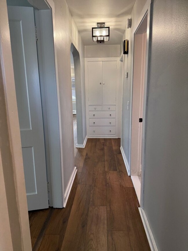 Building Photo - 5 Down E Ln