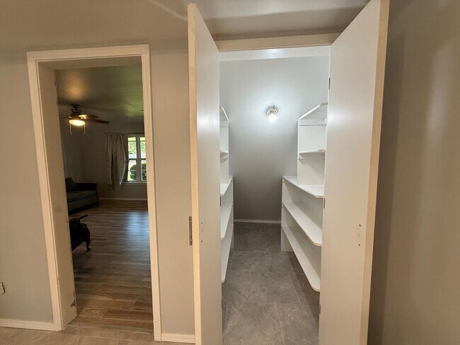 Building Photo - Nice 3 bedroom 2.5 bath near Jenks HS
