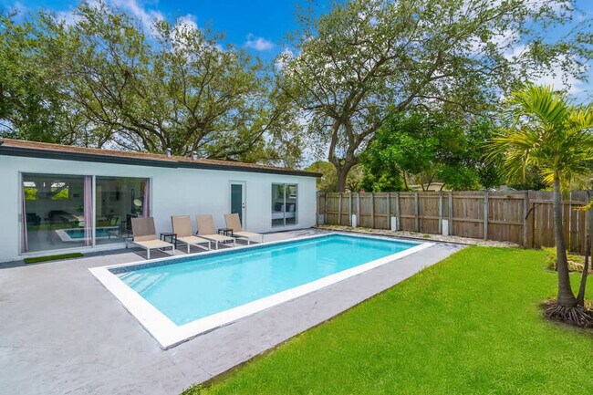 Building Photo - 7061 Coolidge St