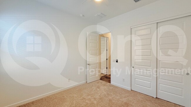 Building Photo - 10048 S Dutchman Dr
