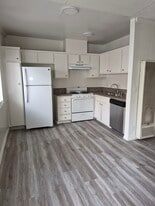 Kitchen - 5545 Lindley Ave