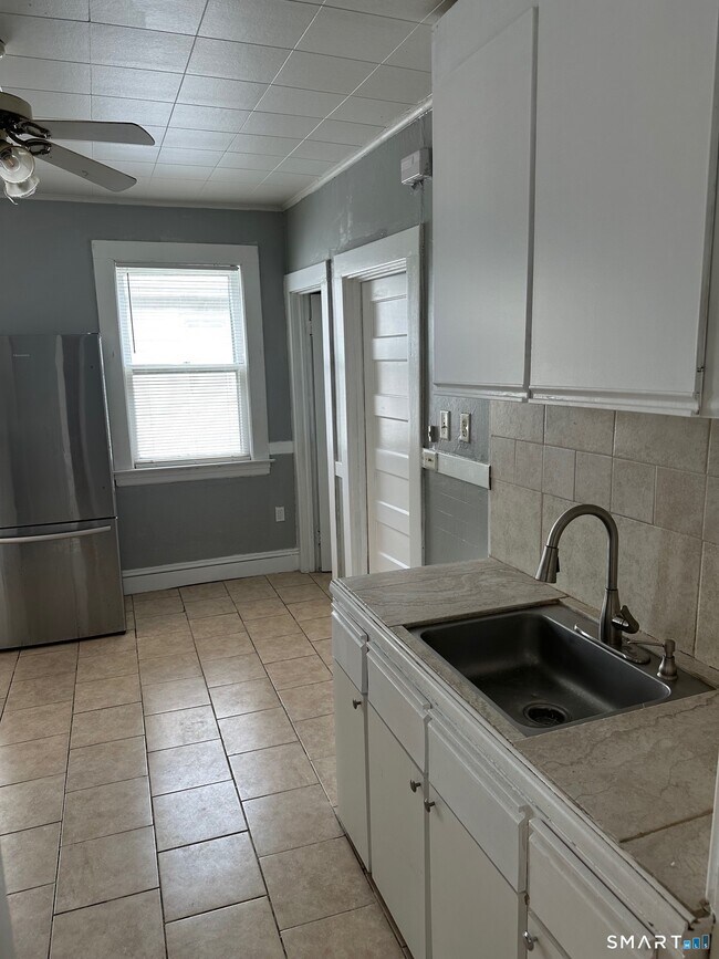 Building Photo - 448 Hillside Ave