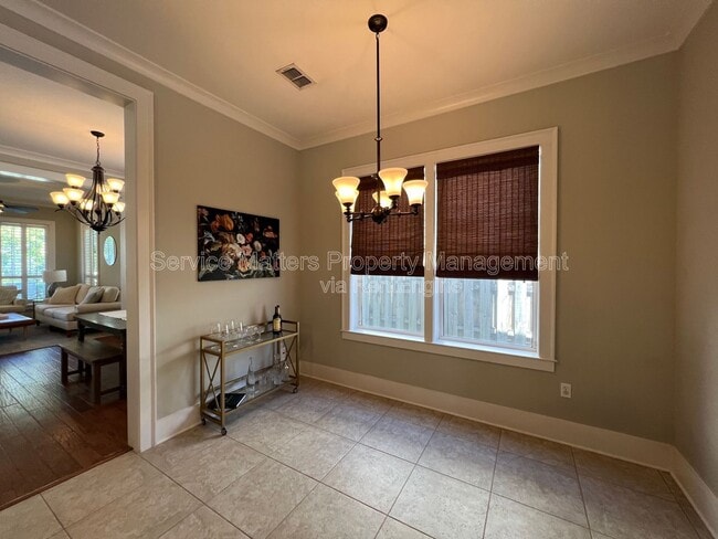 Building Photo - 1417 E Maxwell St