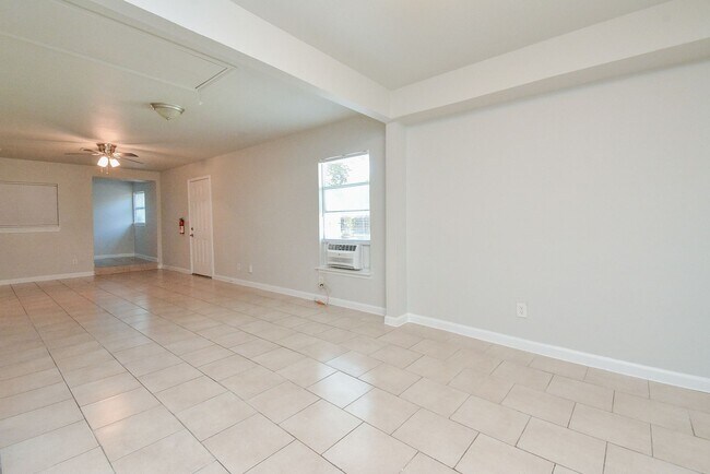 Building Photo - 2118 Thonig Rd