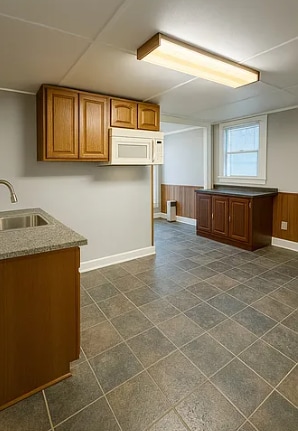 Building Photo - 623 5th Ave