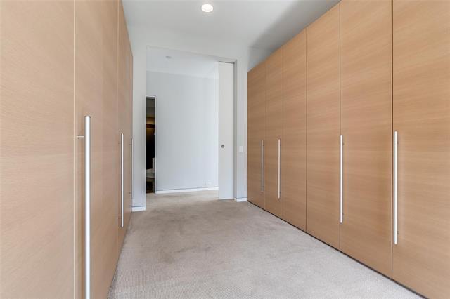 Building Photo - 2430 Victory Park Ln