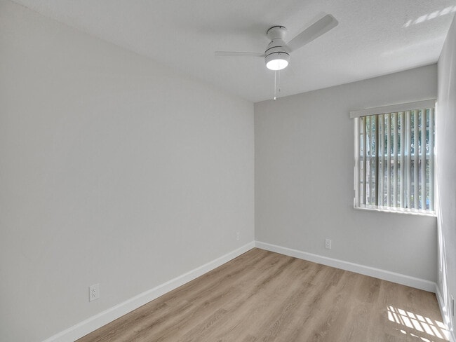 Building Photo - 8503 NW 35th Ct