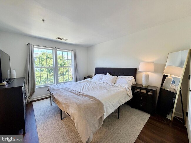 Building Photo - 2908 Huntington Grove Square