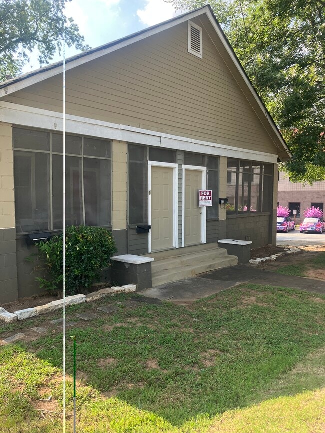 Building Photo - 826 Church St