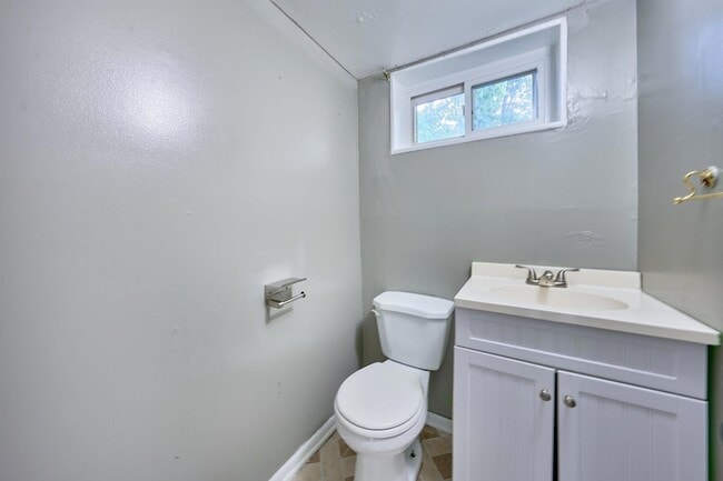 Building Photo - 2924 Gracefield Rd