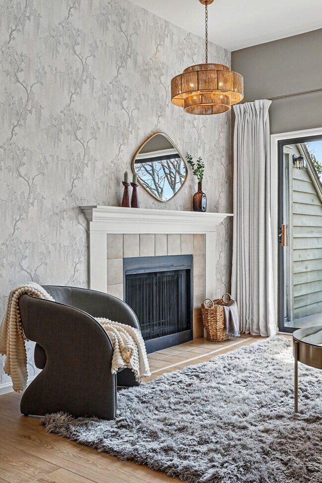 Building Photo - Sunny 2-Bed, 2-Bath Condo in Boulder’s Kin...