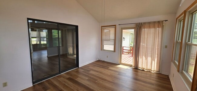 Building Photo - Location, Location, Location! This 3 bedroom / 2 bath is located within walking distance to Druid...