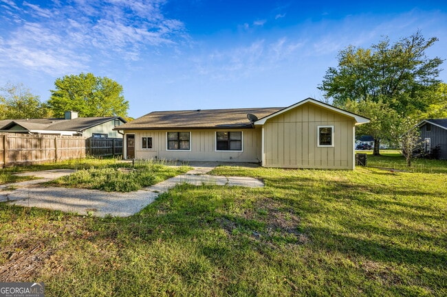 Building Photo - 132 N Woodvalley Dr