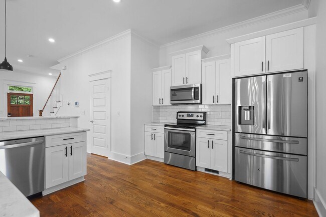 Building Photo - 904 Delmas Ave