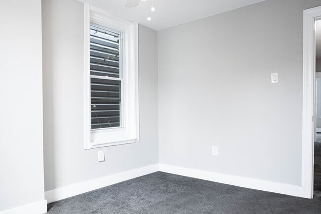 Building Photo - 2348 Moore St