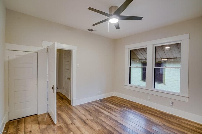 Building Photo - 804 Theresa Ave