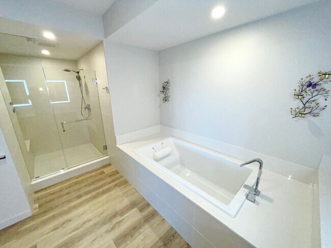 Building Photo - Luxury 3-Bedroom Townhome in Wailea’s Excl...