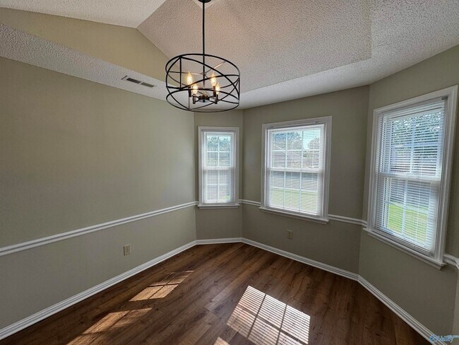 Building Photo - 115 Sleepy Hollow Ln