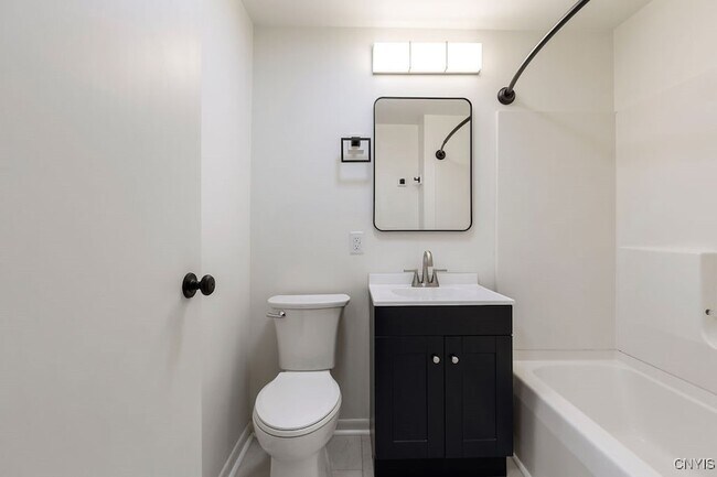 Building Photo - 27 Mcpherson St