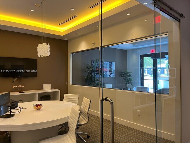 Building Photo - 999 SW 1st Ave