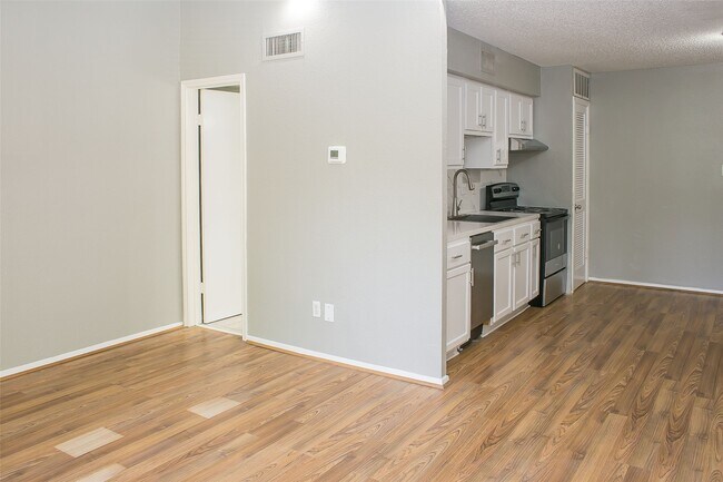 Building Photo - 12900 Walden Rd