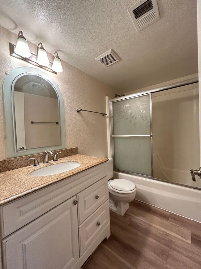 Building Photo - NO HOA- **NEW INTERIOR PAINT AND NEW FLOOR...