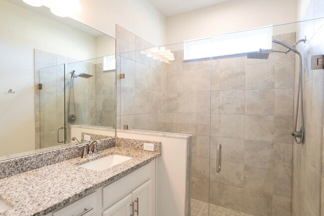 Building Photo - 10885 SW Robbia Way