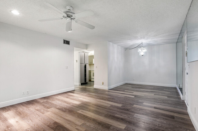 Building Photo - 628 Sea Pine Way