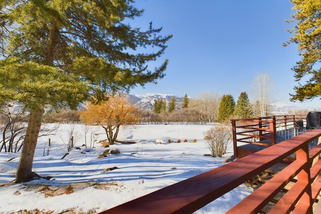 Building Photo - 209 E Reds Rd