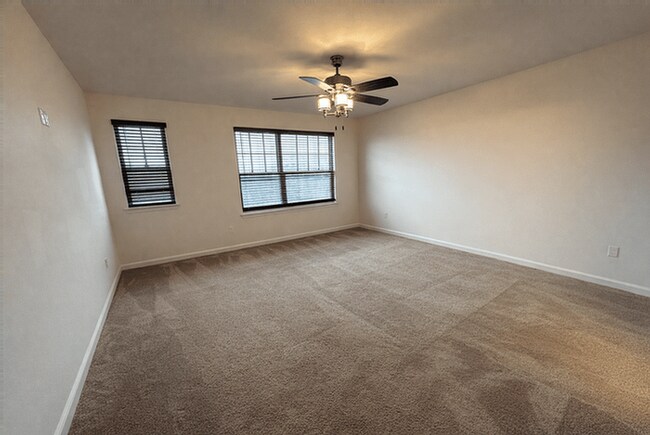 Building Photo - 360 Honey Tree Wy