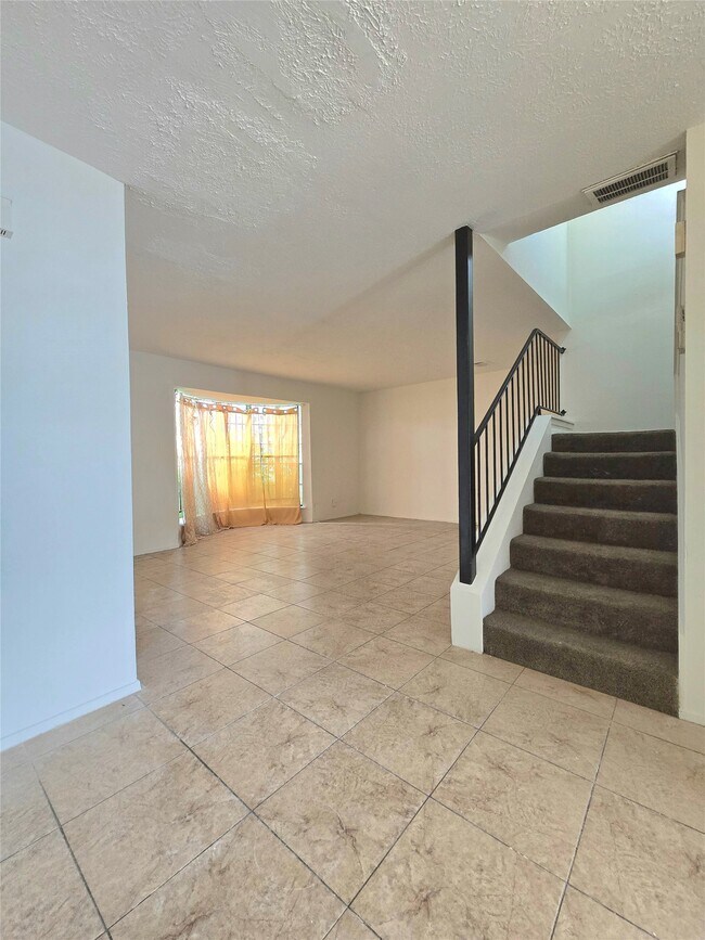 Building Photo - 7063 Chasewood Dr