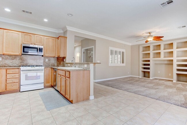 Building Photo - 809 Royal Birch Ln