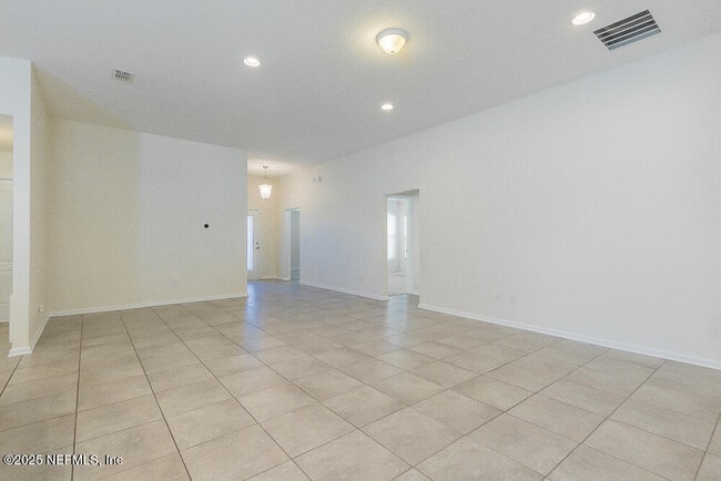 Building Photo - 95241 Tanglewood Dr