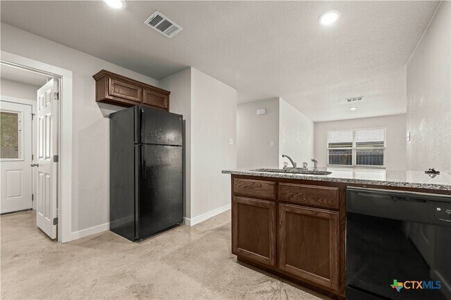 Building Photo - 1415 Shoshoni Trail