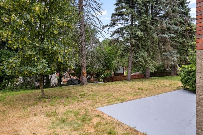 Building Photo - 947 Brintell St