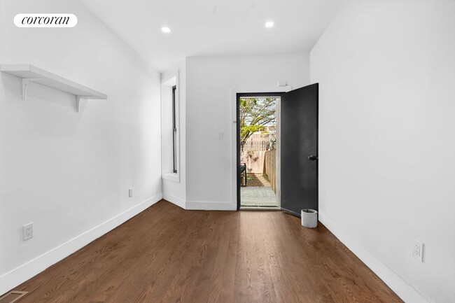 Building Photo - 297 Hinsdale St